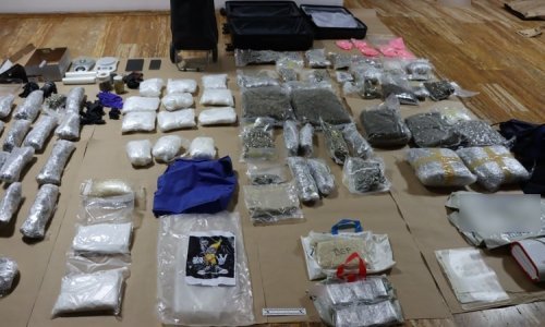 Više od 52 kilograma droge skrivali po stanovima i u automobilu. Policija objavila fotografije