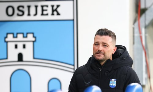 Trenera Osijeka nakon teškog poraza dočekalo neugodno pitanje o otkazu