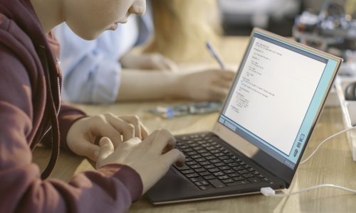 Umjetna inteligencija kao školski savjetnik? Sad i to postoji