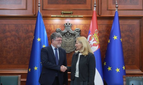 Picula u Beogradu: Nisu potkrijepljenje optužbe protiv EU da je uključena u organizaciju prosvjeda