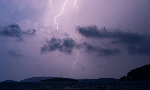 Sloveniji prijeti snažno nevrijeme, upaljen narančasti alarm, prijete poplave i odroni