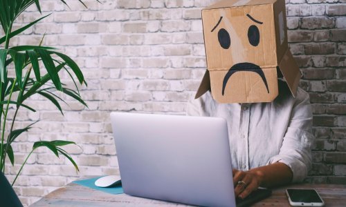 Prezime koje ruši sustave i zbunjuje svijet: Kako je Null postao digitalno prokletstvo