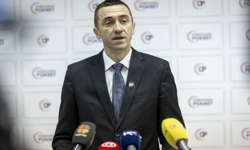 Obnovljen križ na Starom katoličkom groblju u Vukovaru