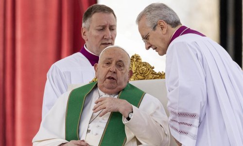 Vatikan o stanju pape Franje: 'Morat će ponovno naučiti govoriti'