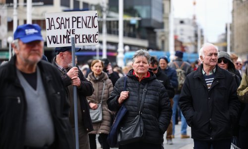 Prosvjed umirovljenika u centru Zagreba: 'Plenkoviću, odstupi, nemaš parlamentarnu većinu!'