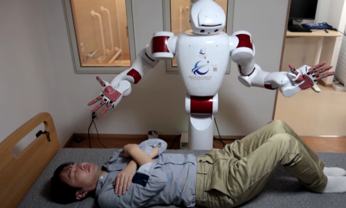 Japanski AI robot starijima pomaže da navuku čarape, ispeku jaja i slože veš