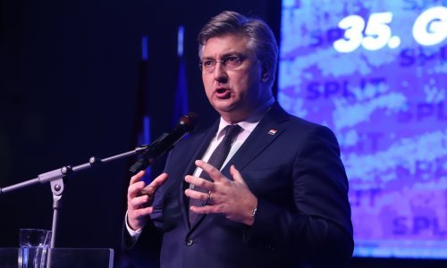 Plenković 50 minuta govorio pristašama u Imotskom: U petak sam došao na posao...