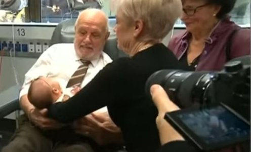 Preminuo čovjek sa zlatnom rukom: Pomogao je 1173 puta i spasio dva milijuna beba. Ništa nije tražio zauzvrat