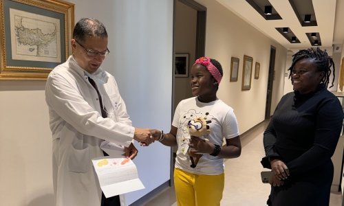 Destine, djevojčica iz Kameruna, putovala je 4500 km od kuće u potrazi za liječenjem