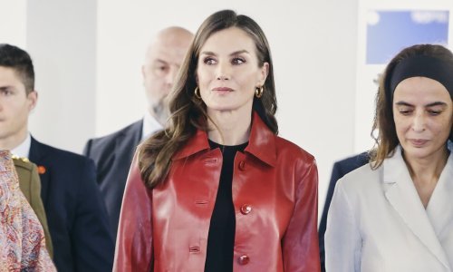 Kraljica Letizia u najudobnijim cipelama na petu i kožnoj jakni koju je pronašla u Mangu