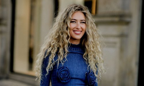 Zara opet ima ludo dobru haljinu: Osvaja laskavim dizajnom, a košta samo 36 eura