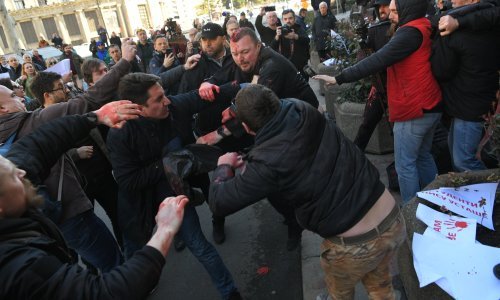 Nemiri u Beogradu: Opća tučnjava građana i osiguranja ispred gradske skupštine