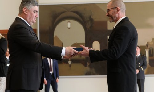 Milanović uručio bodeže umirovljenim časnicima, među njima i bivši šef Oružanih snaga