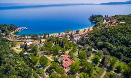 U malom istarskom mjestu smjestili stotine stranih radnika: 'Kamp pretvaraju u geto!'