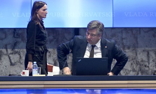 Vlada umanjuje plaće zaposlenicima školstva i znanosti zbog štrajka