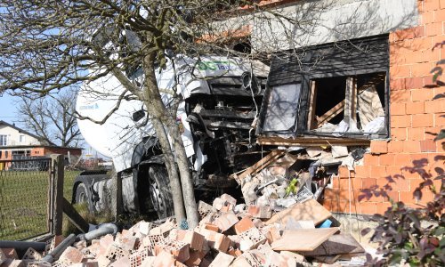 Nevjerojatni prizori iz Vrbovca. Cisternom se zabio u kuću