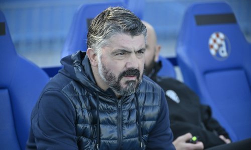 Gattuso ostavio igrače bez teksta; duboko je zavukao ruku u džep za nove poklone