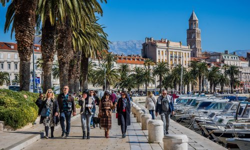 Žena u Hrvatskoj zaradi manje nego muškarac na svakih 100 eura, no više nego žena u Njemačkoj ili Norveškoj