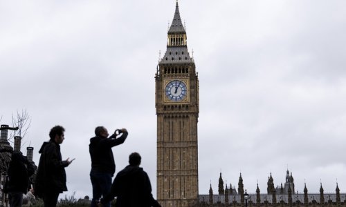 Popeo se na Big Ben i mahao palestinskom zastavom