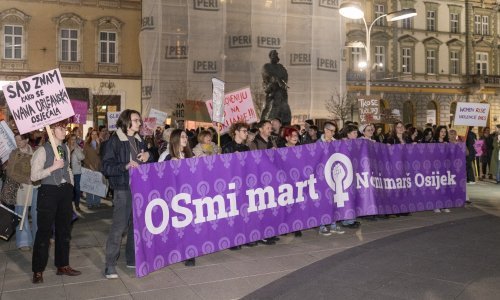 Noćni marš u Osijeku pod sloganom 'Žena s glasom'