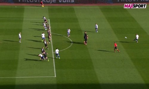 Pogledajte trenutak kad su igrači Hajduka tražili penal; oglasio se i VAR