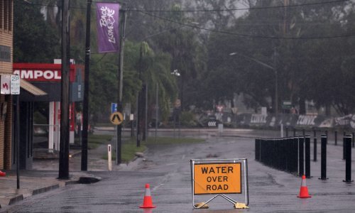 U Australiji 230.000 kućanstava bez struje, i dalje prijete poplave