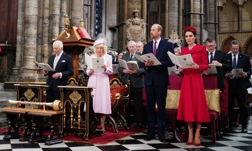 Svima je zapelo za oko: Zašto je kralj Kate Middleton pozdravio na drugačiji način