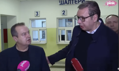 Vučić se pokupio dok je s Dačićem davao izjavu: Ne mogu ja ovo...