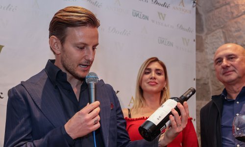 Pogledajte kako je izgledala torta na Rakitićevom rođendanu; navijači Hajduka bit će oduševljeni