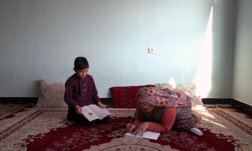 ZagrebDox nam odgovara na pitanje: Oko čega se okreće svijet?