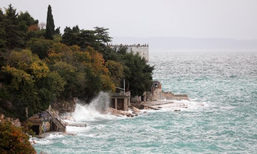 VIDEO Kaos u Rijeci zbog jake kiše: 'Mislili smo da se krov ruši!'