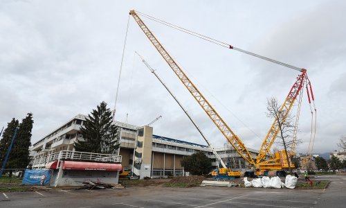 Pogledajte kako na Domu sportova radi grdosija od 650 tona
