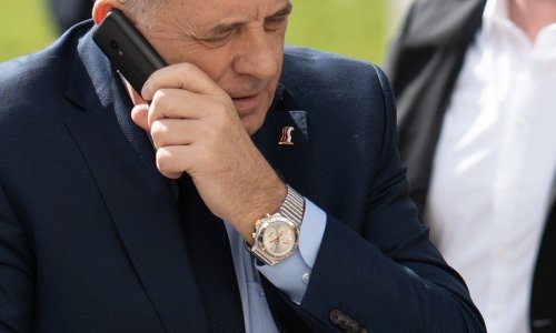 FOTO Milorad Dodik pokazao svoju zvjerku na ruci. Pogledajte koliko košta