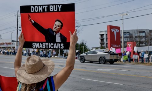 Nakon Amerike, U Berlinu gorili Muskovi automobili