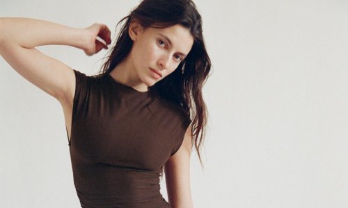 Zara ima hit haljinu koja sužava struk i 'pegla' trbuščić, a košta 36 eura