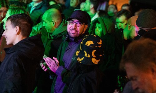 Ni kiša nije spriječila Tomislava Tomaševića da zapleše na koncertu Ede Maajke