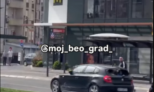 [UZNEMIRUJUĆI VIDEO] Automobilom se zabio na prosvjednike u Beogradu, brzo uhićen