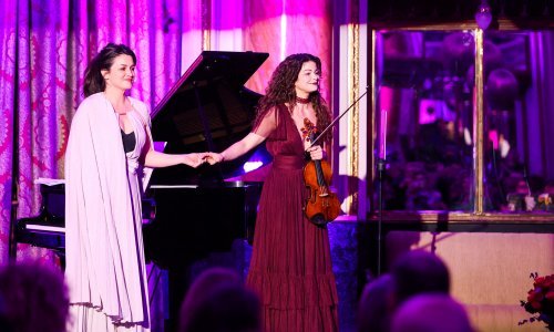 Matea Leko svojim glazbenim pričama u Smaragdnoj dvorani hotela Esplanade izazvala ovacije