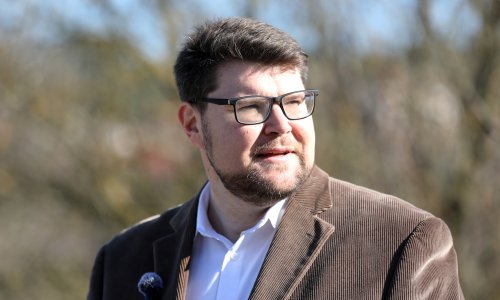 Peđa Grbin otišao na odmor pa podijelio romantičnu fotografiju sa suprugom