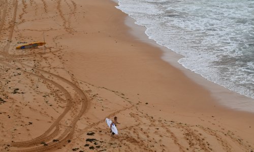 Misteriozna pjena proširila se plažama u Australiji, obolijevaju surferi, ribe, hobotnice...