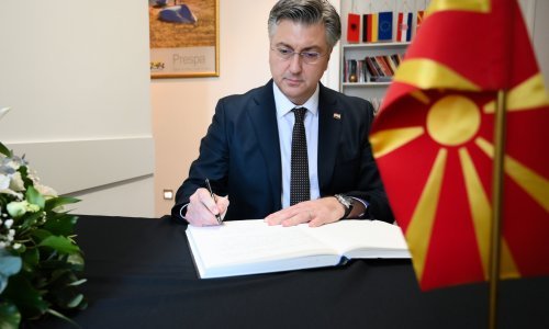 Plenković se upisao u knjigu žalosti: Nadamo se što skorijem oporavku ozlijeđenih
