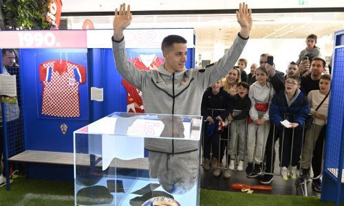 Vatreni oduševili najmlađe na emotivnom druženju uoči velikog okršaja s Francuzima