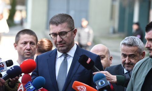 Naslikavanje uz teško ozlijeđene: Ni makedonski premijer nije prošao bez kritika