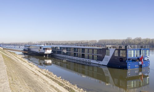 Prvi ovogodišnji kruzer uplovio u Vukovar. Ove sezone stiže ih više od 380