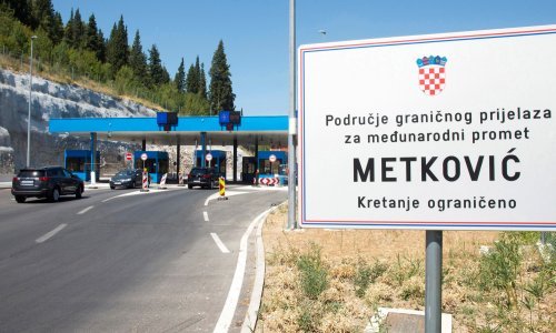 Žena u trudovima, u autu nema goriva, panika na granici: Policajac je sve riješio