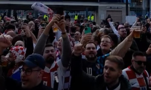 'Moja domovina' ori se Parizom. Pogledajte atmosferu koju su napravili hrvatski navijači