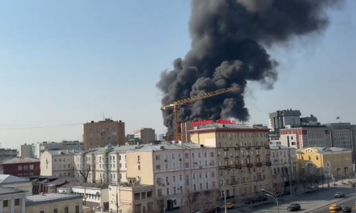 Požar u luksuznoj zgradi u Moskvi: Plamen zahvatio gornje katove