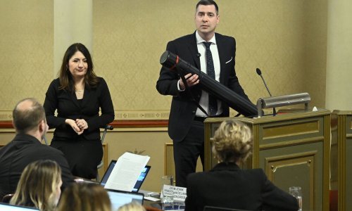 Herman ponio prometni stupić da bi provocirao Tomaševića, Klisović se prepao da je bazuka