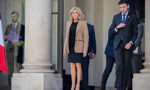 Od minica ne odustaje ni u 71-oj: Brigitte Macron ponovno istaknula noge