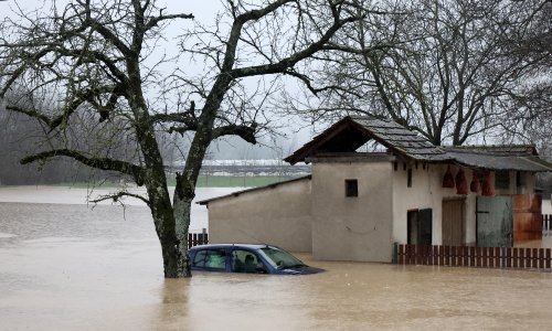 Ne prestaje padati, obilna kiša na terenu angažirala 138 vatrogasaca s 45 vozila